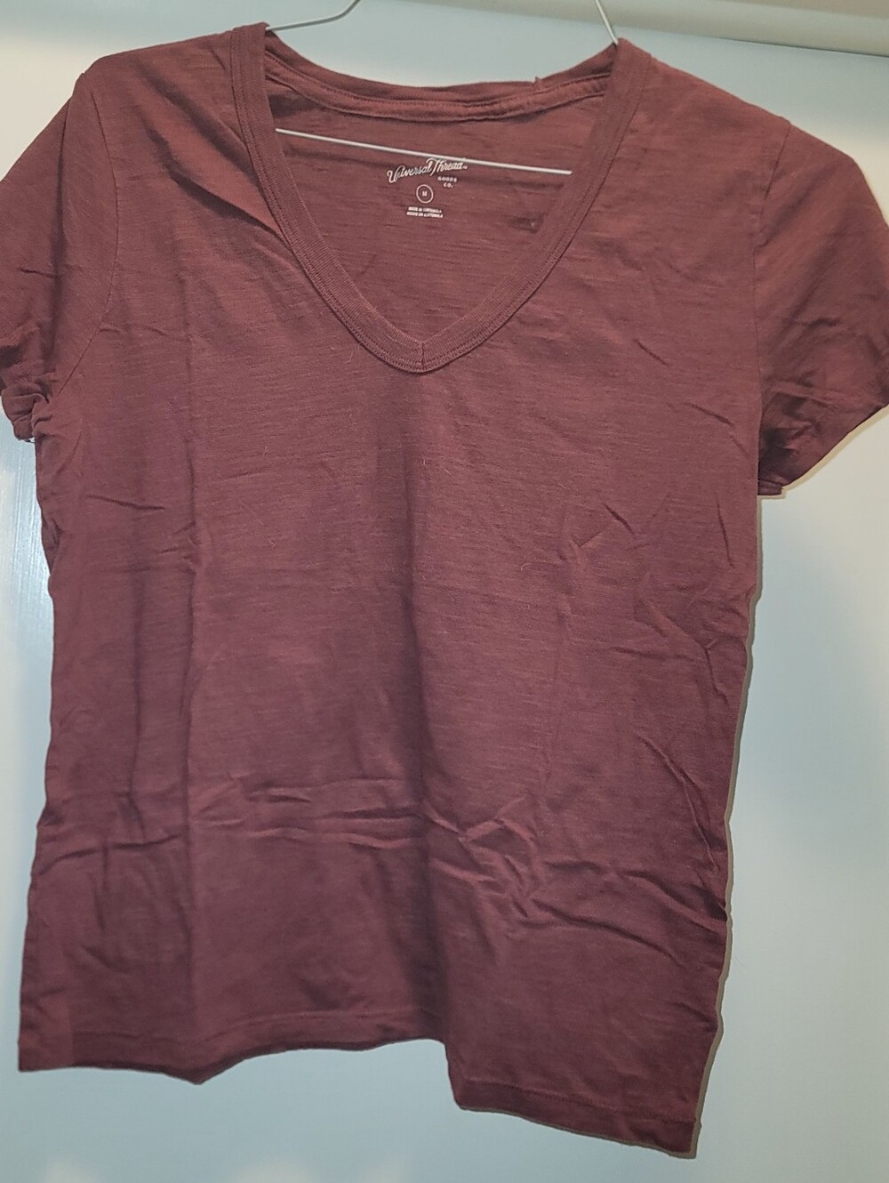 Universal Thread Women's V-Neck Tee - Burgundy